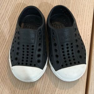 Native toddler black summer shoes